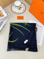 Lenço Hermès Carré 90 "Bouquet Final" Cor Ébano / Areia / Verde