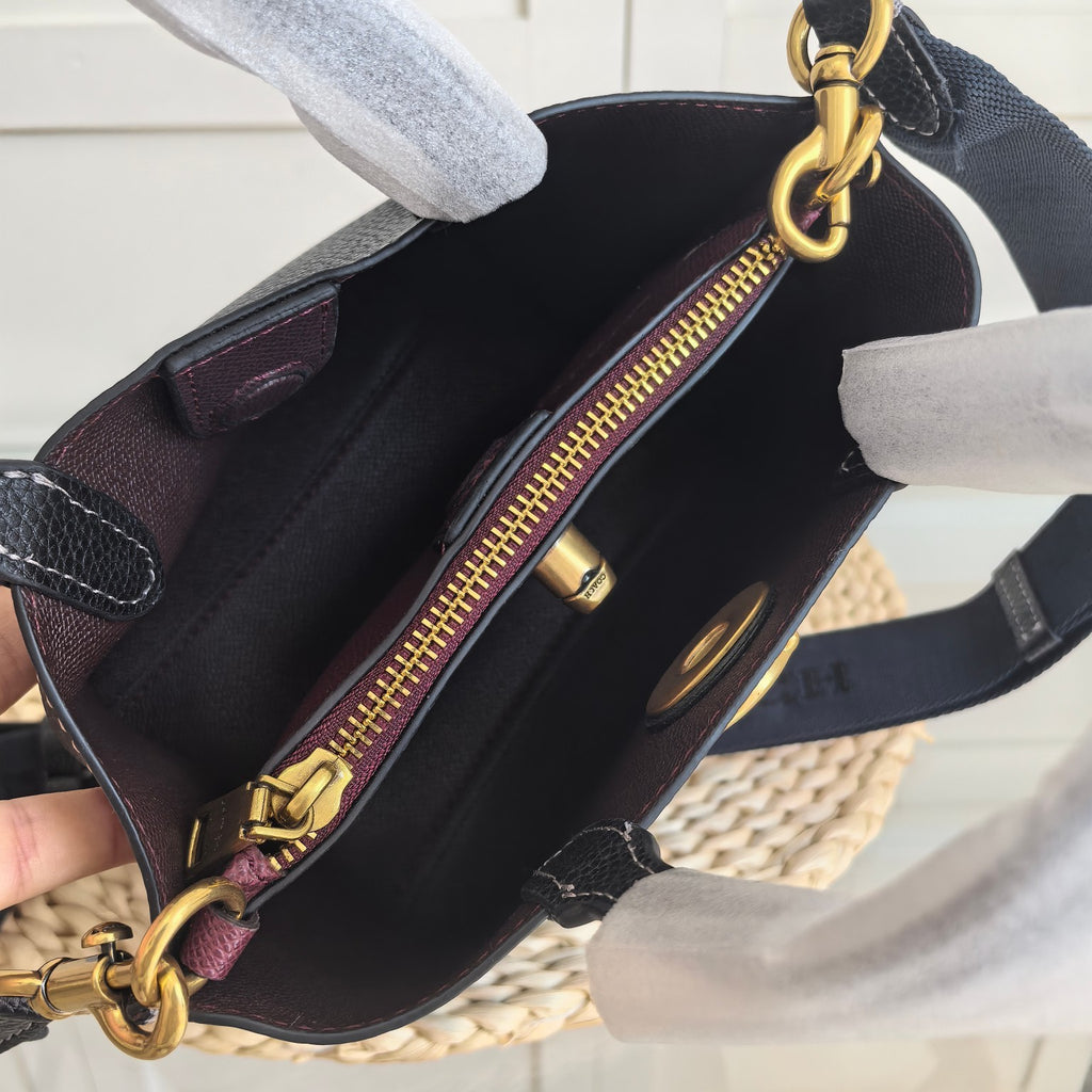 Coach Willow Tote 24 Pebble Leather Black Ferragens Douradas