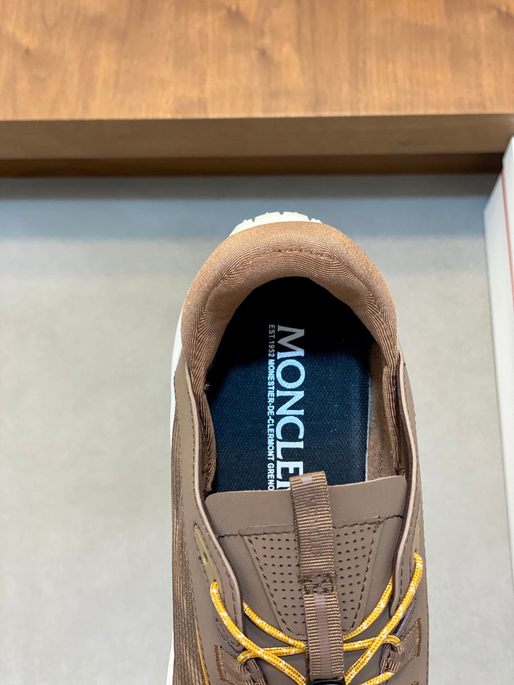 Tênis Moncler Trailgrip LP Marrom Taupe / Off White