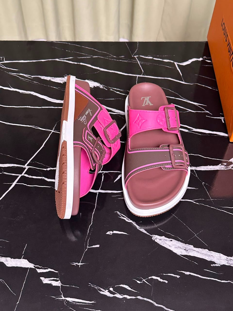 Sandália Louis Vuitton Trainer Mule Rose