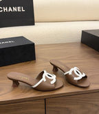 Chanel Interlocking CC Heeled Mules Brown & White. Salto 5 cm.