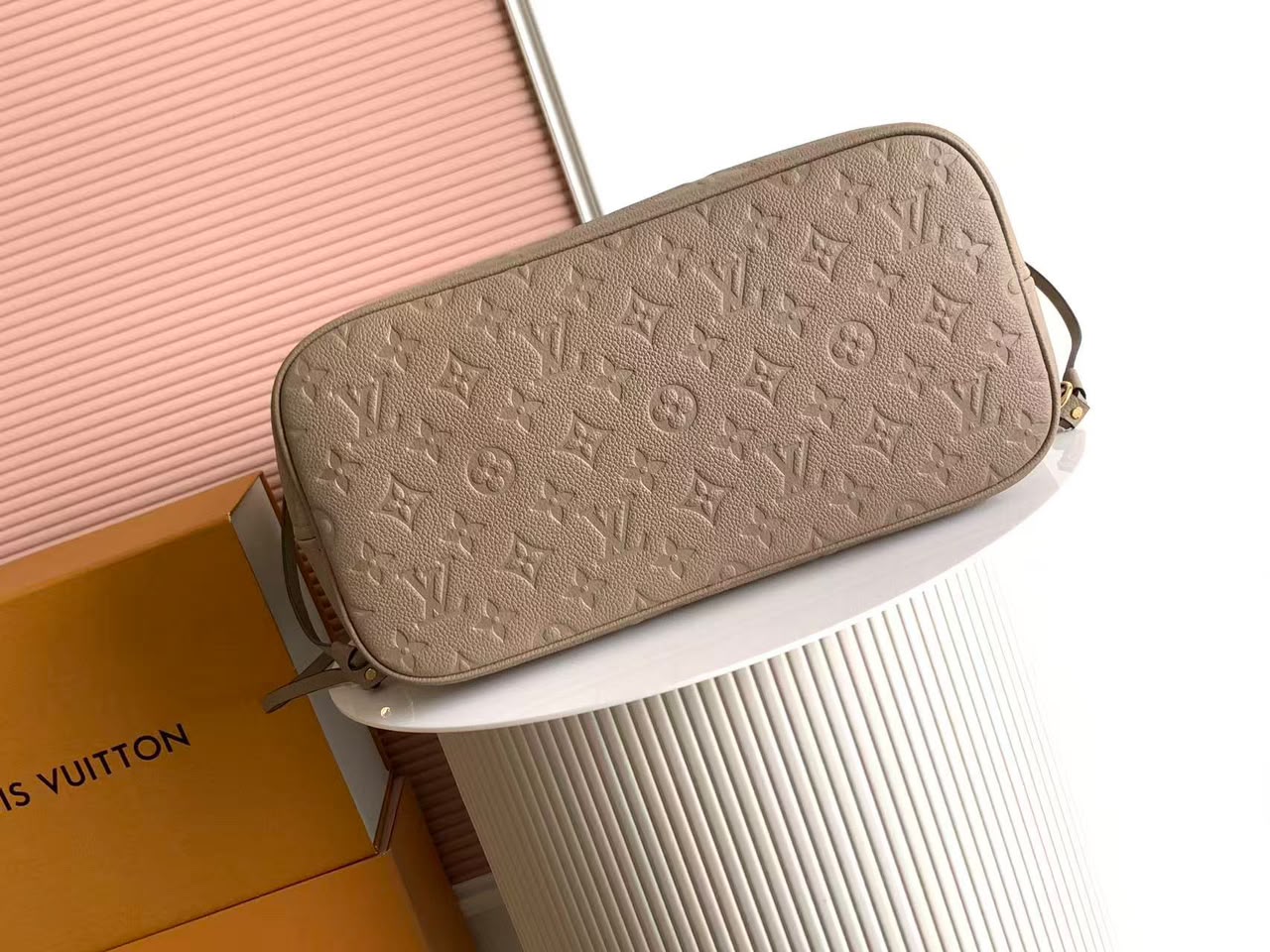Louis Vuitton Neverfull MM Tourterelle