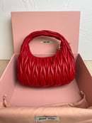 BOLSA Miu Miu Wander Matelasse Satin Mini Hobo Bag Red