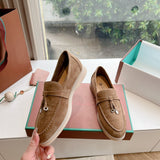 Loro Piana Summer Walk Camurça Marrom.