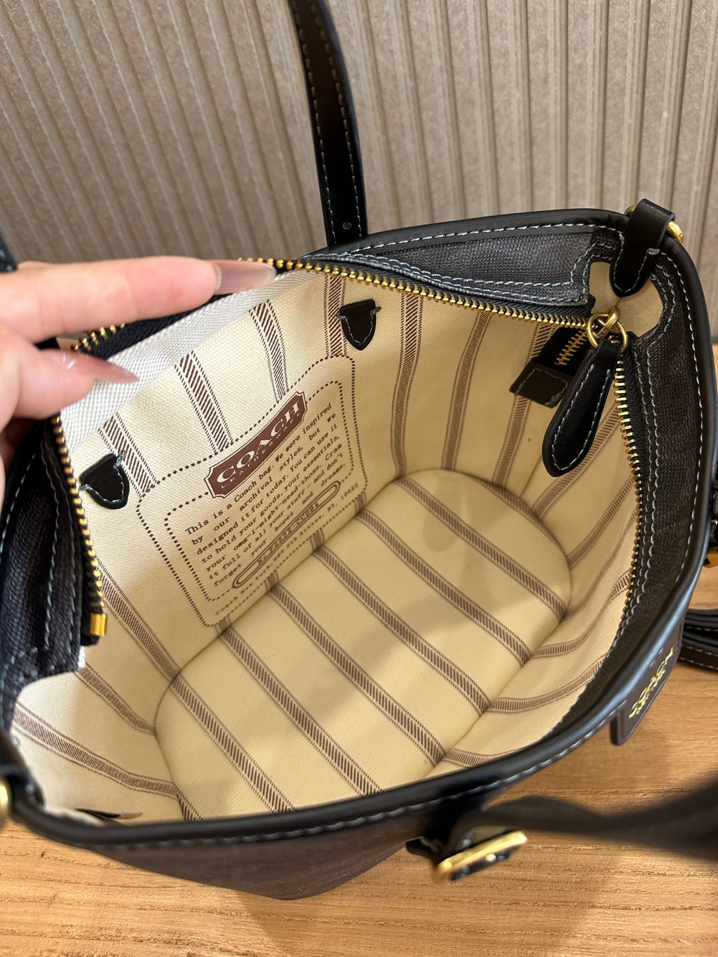 Coach Taxi Tote 21 Signature Black Ferragens Douradas