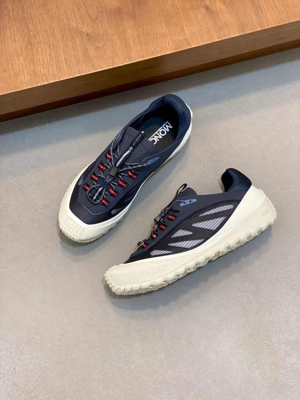 Tênis Moncler Trailgrip LP Azul Marinho e Off White