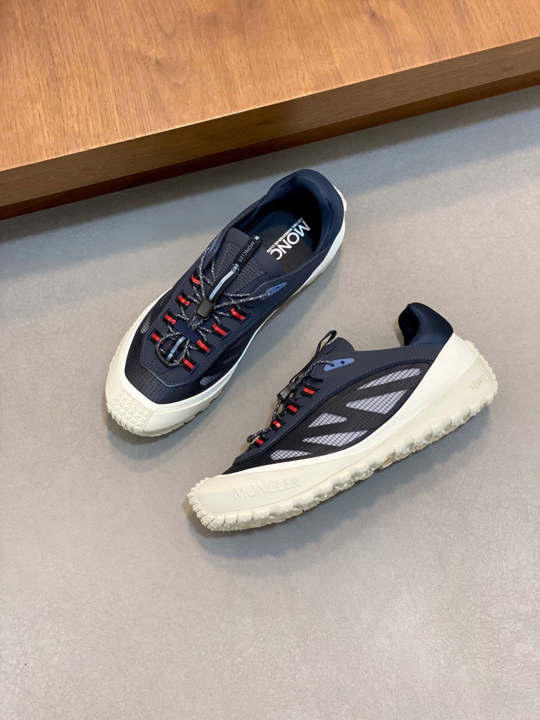Tênis Moncler Trailgrip LP Azul Marinho e Off White