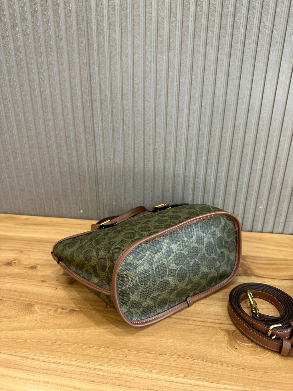 Coach Taxi Tote 21 Signature Green Ferragens Douradas