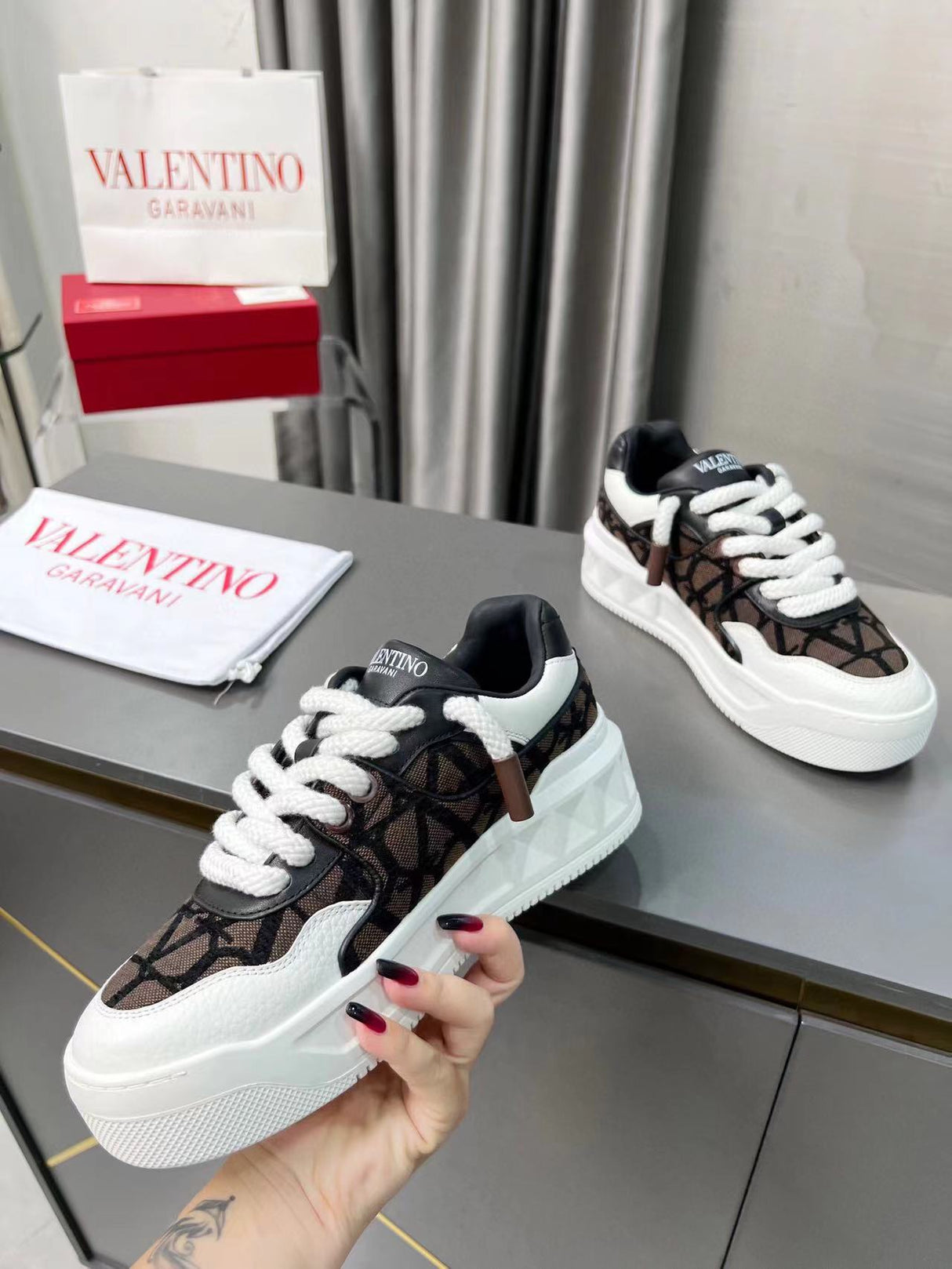 Valentino One Stud XL Brown
