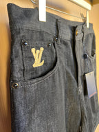Short Louis Vuitton Utilitário em Jeans Bordado com Assinatura