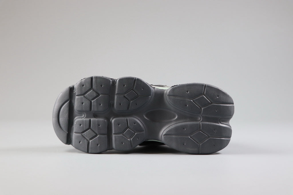 New Balance black infantil