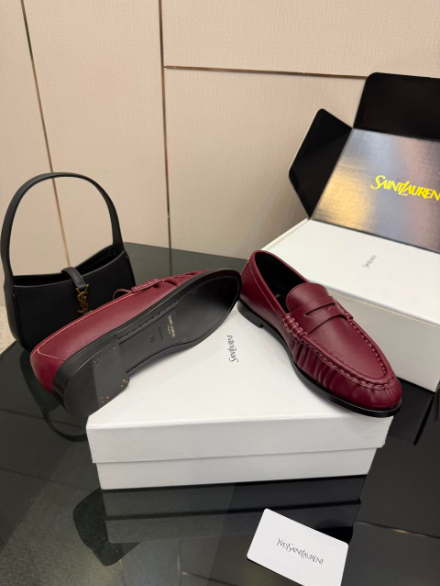 Mocassim YSL bordô