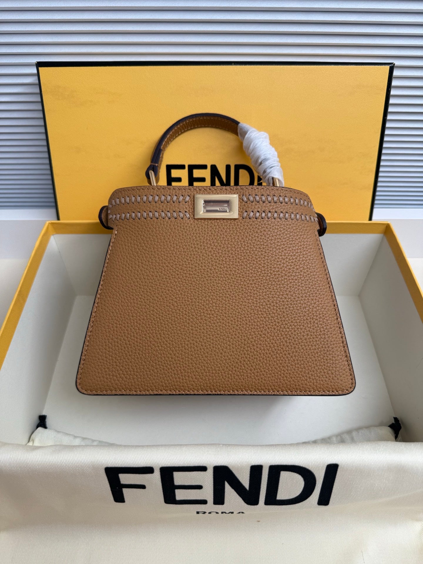 Fendi Peekaboo ISeeU FF Interlace Marrom