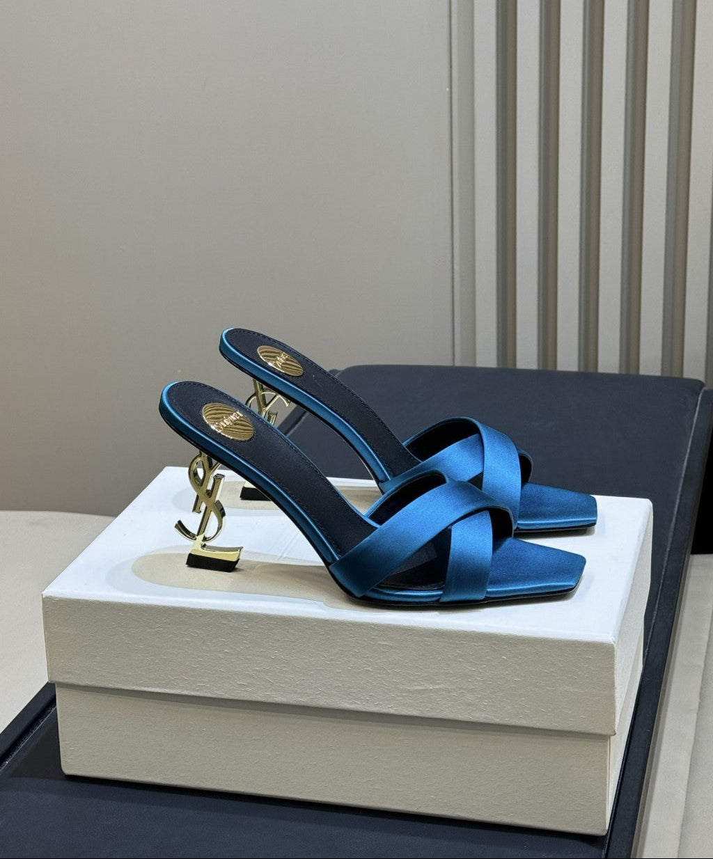Saint Laurent  Mules Opyum Em Crepe De Cetim Azul Marinho