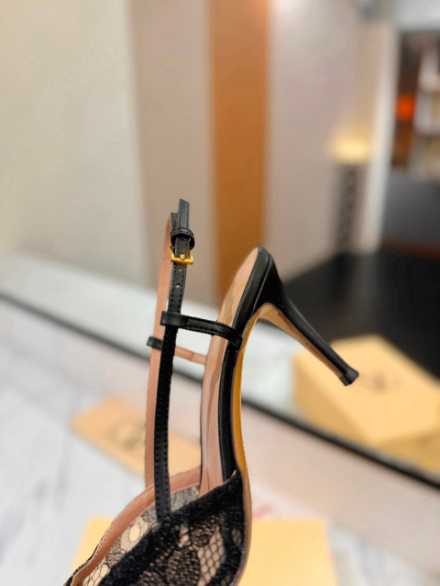 Scarpin Slingback VLogo Signature em Renda