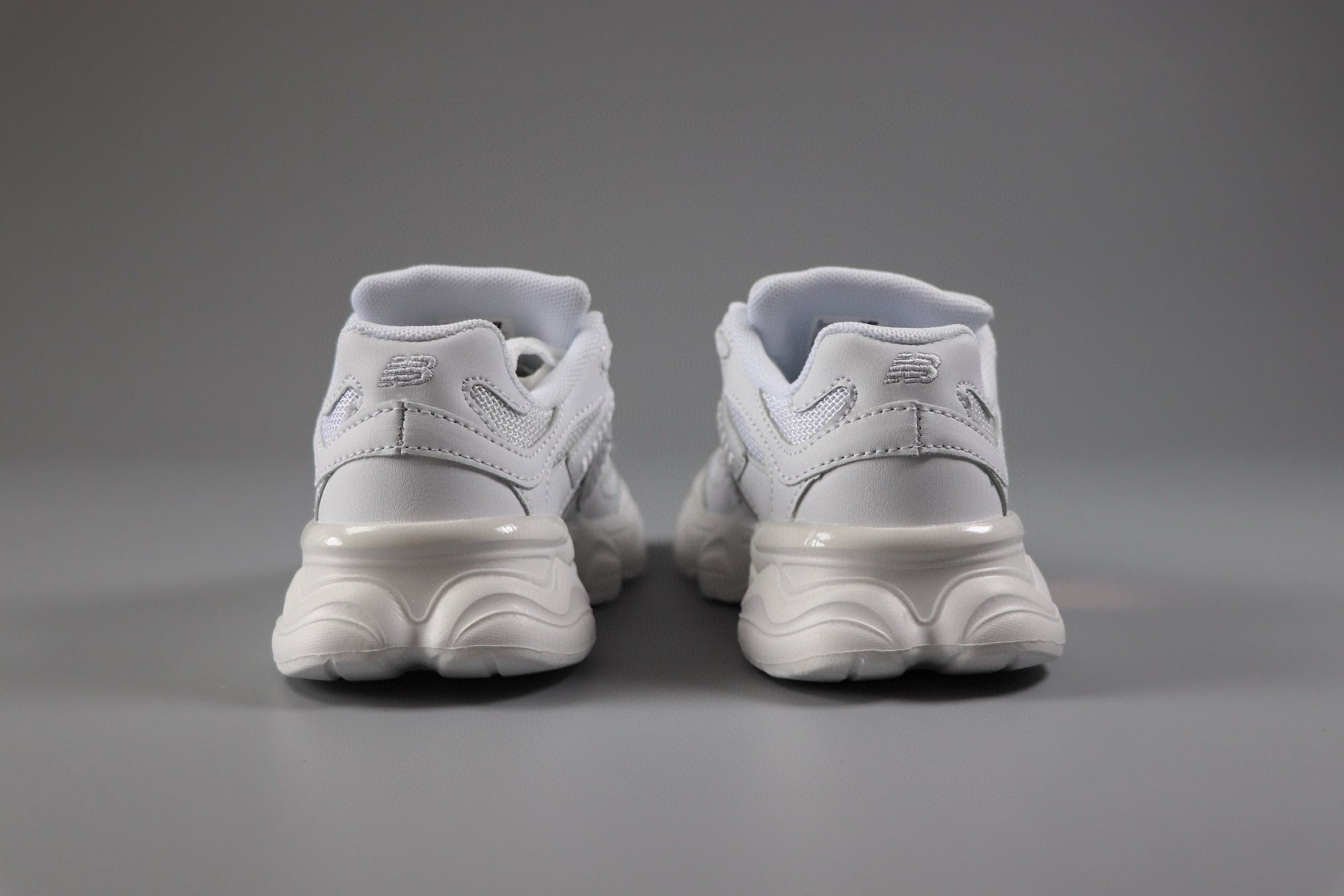 New Balance white infantil