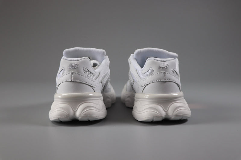 New Balance white infantil