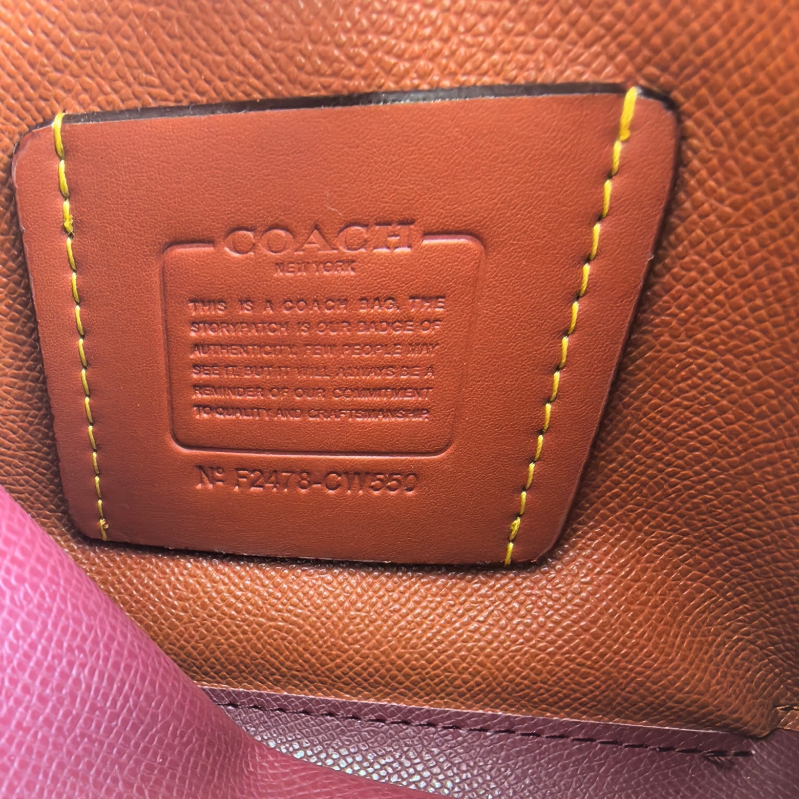 Coach Willow Tote 24 Pebble Khaki Signature Canvas  Ferragens Douradas