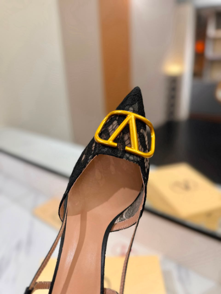 Scarpin Slingback VLogo Signature em Renda