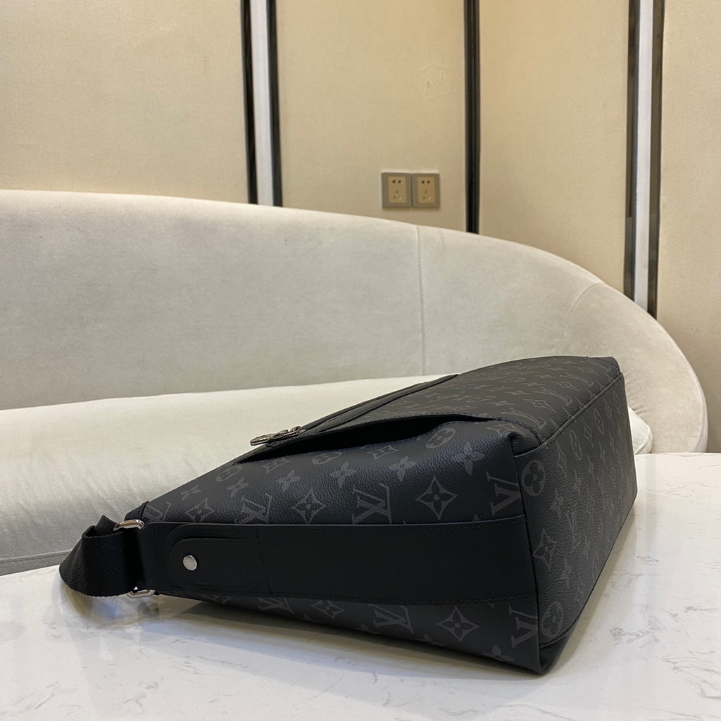 LOUIS VUITTON Odessey MM Shoulder Bag M44224
