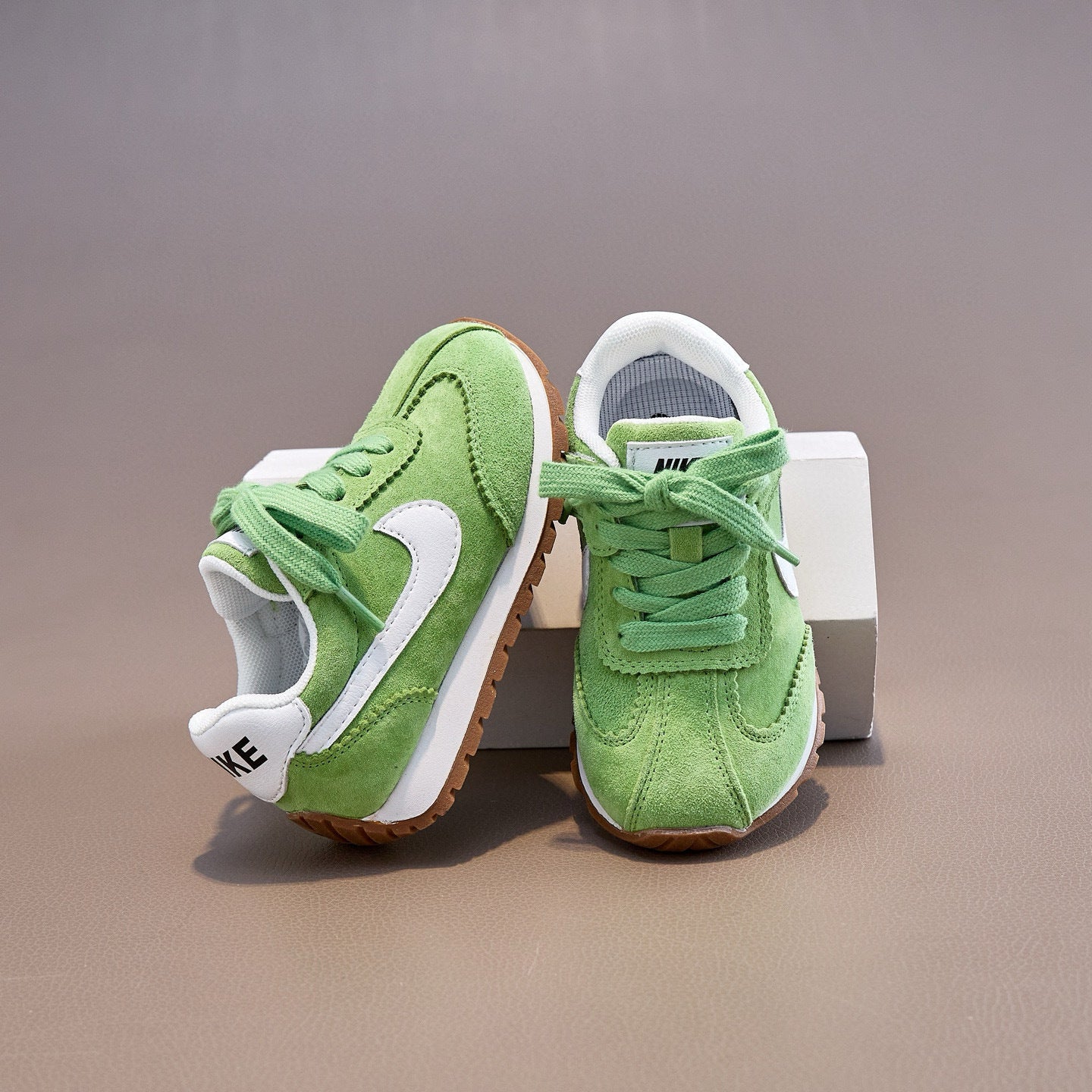 Nike valiant green infantil