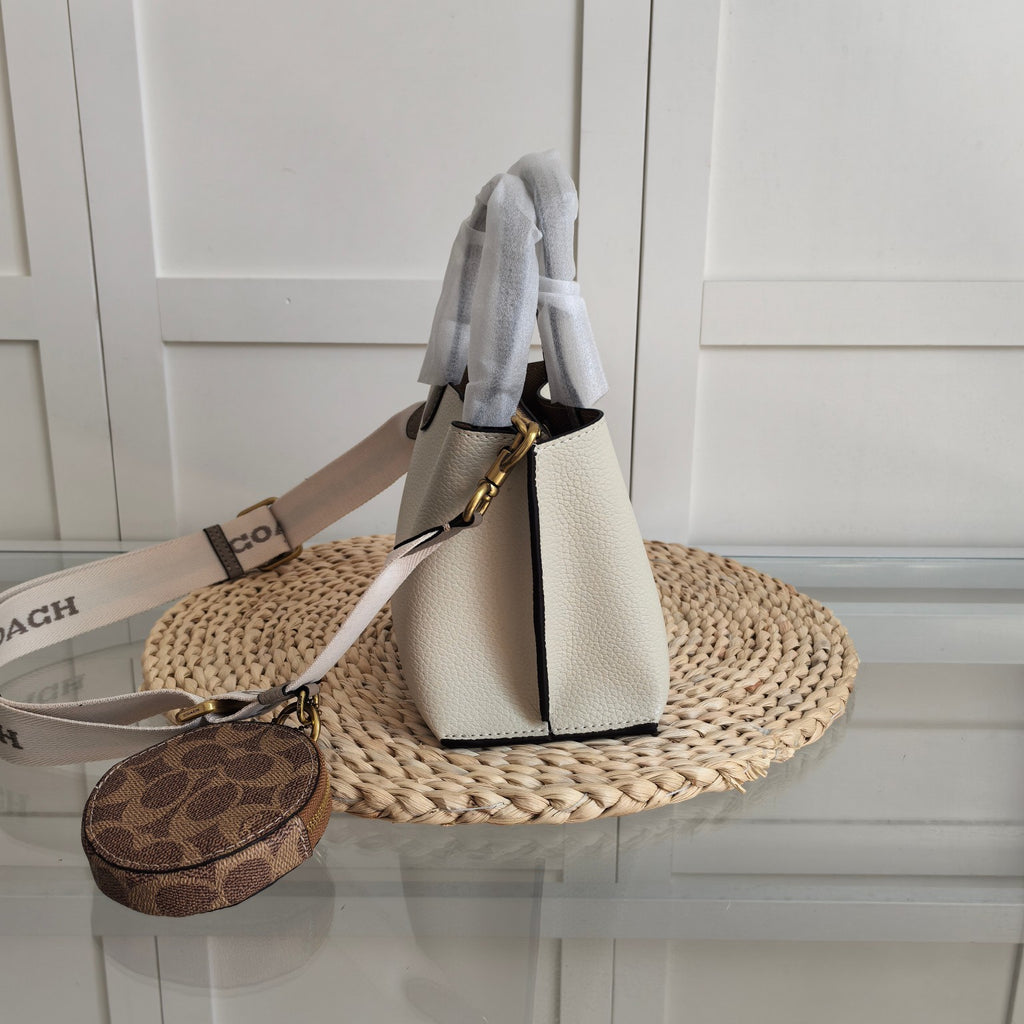 Coach Willow Tote 24 Pebble Leather Beje Ferragens Douradas