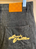 Short Louis Vuitton Utilitário em Jeans Bordado com Assinatura