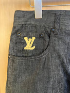 Short Louis Vuitton Utilitário em Jeans Bordado com Assinatura