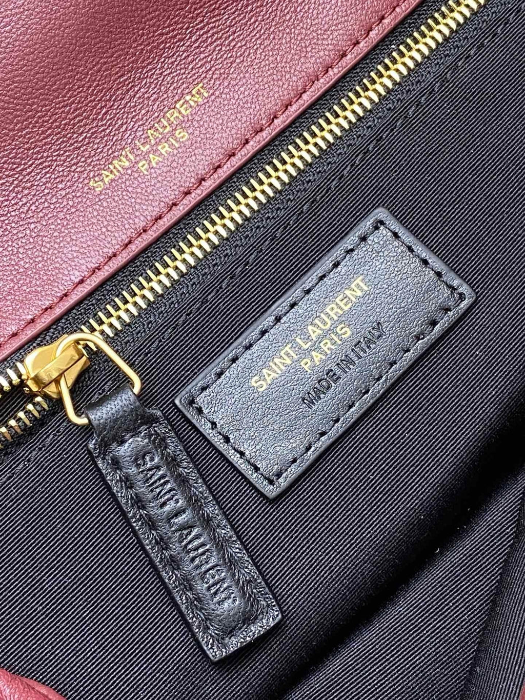 Yves Saint Laurent Calypso Lambskin Board Ferragens Douradas