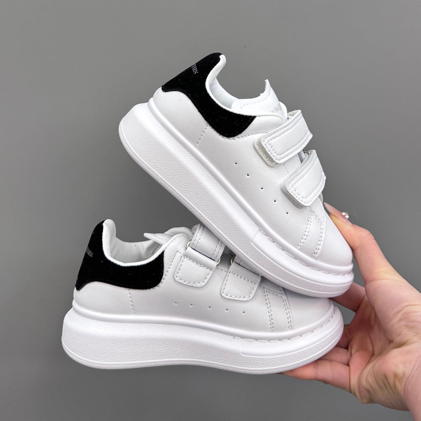 Tênis Alexander McQueen White and Black Infantil – Manfrim Store