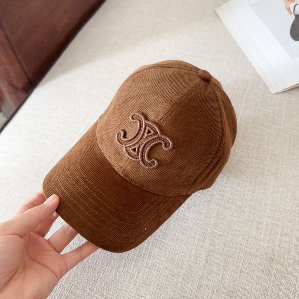Boné Celine Brown