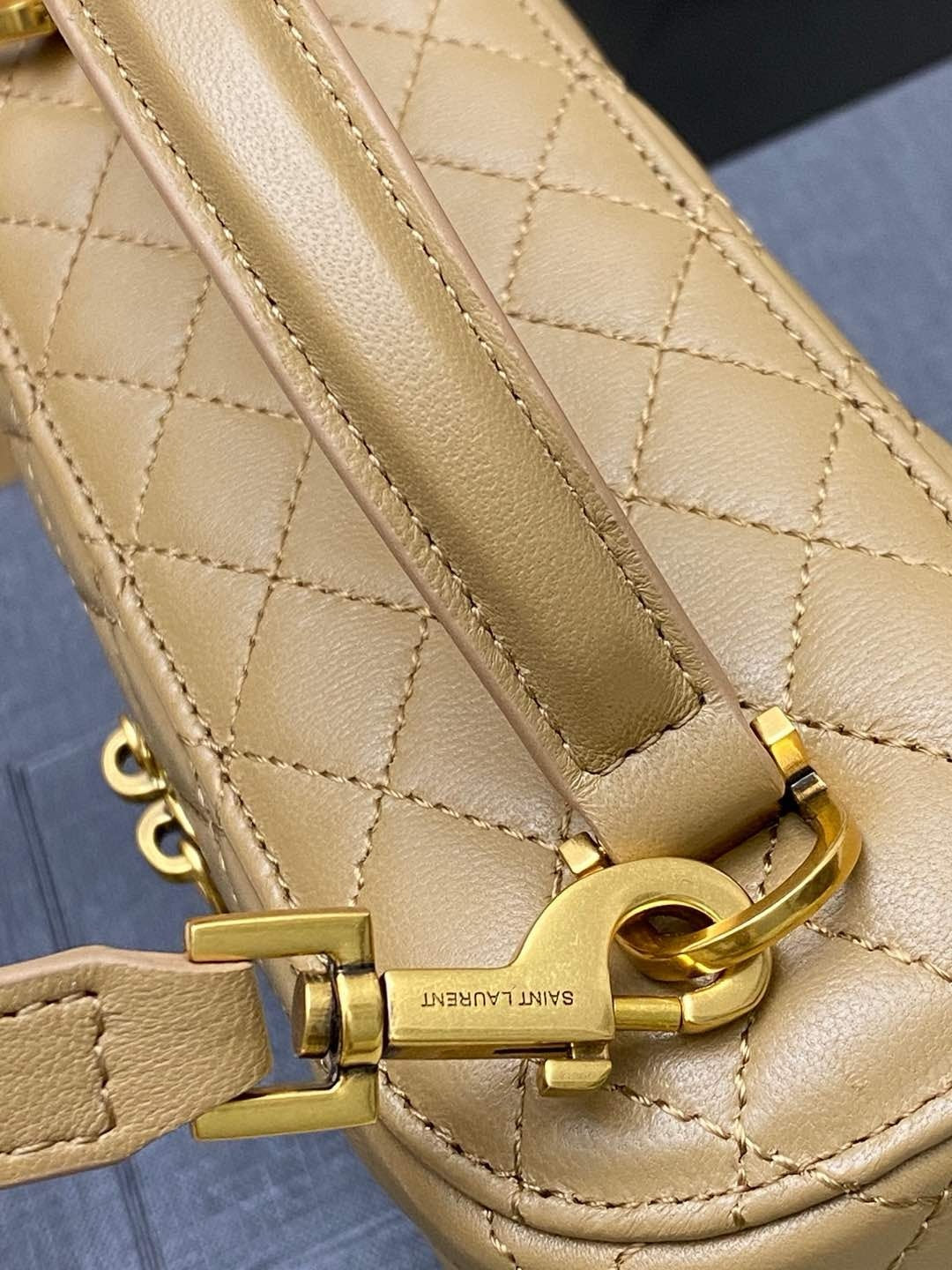 Saint Laurent Gaby Vanity  Bege Ferragens Douradas