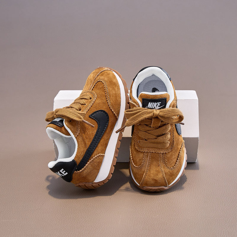 Nike valiant brown infantil