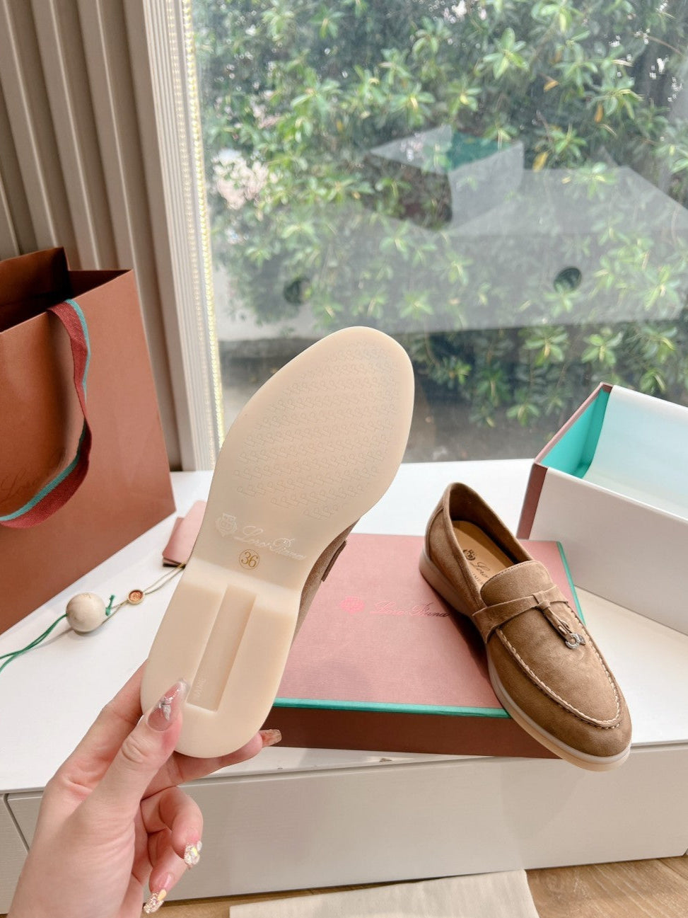 Loro Piana Summer Walk Camurça Marrom. – Manfrim Store