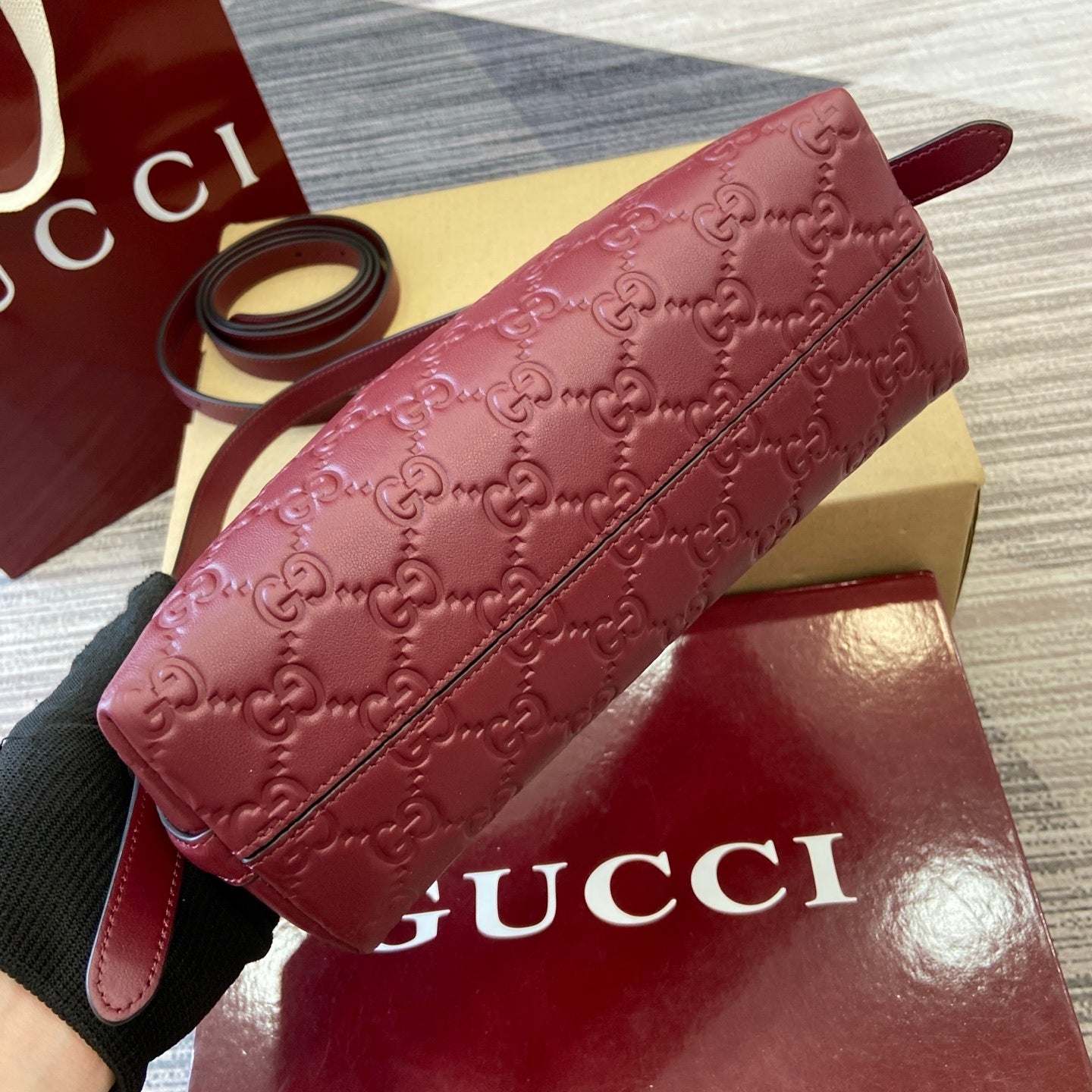 Gucci GG Emblem Small Shoulder Bag Bôrdo