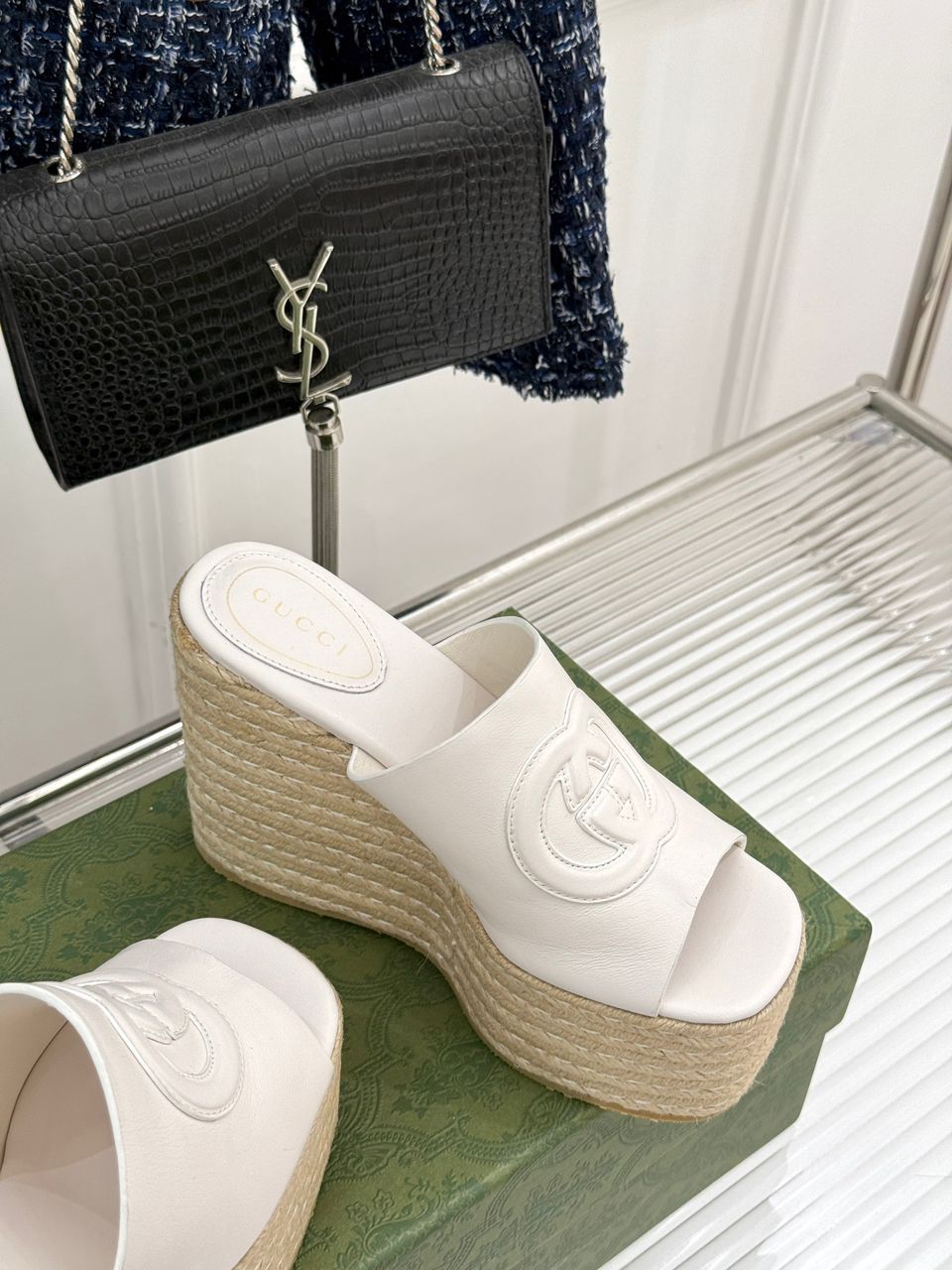 Sandália Interlocking GUCCI