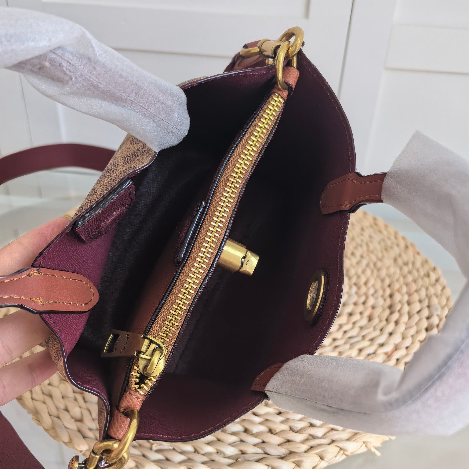 Coach Willow Tote 24 Pebble Khaki Signature Canvas  Ferragens Douradas