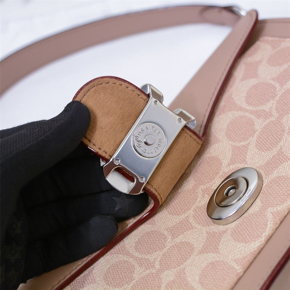 Bolsa Coach Tabby Shoulder Bag 26 in Signature Canvas with Colorblock.