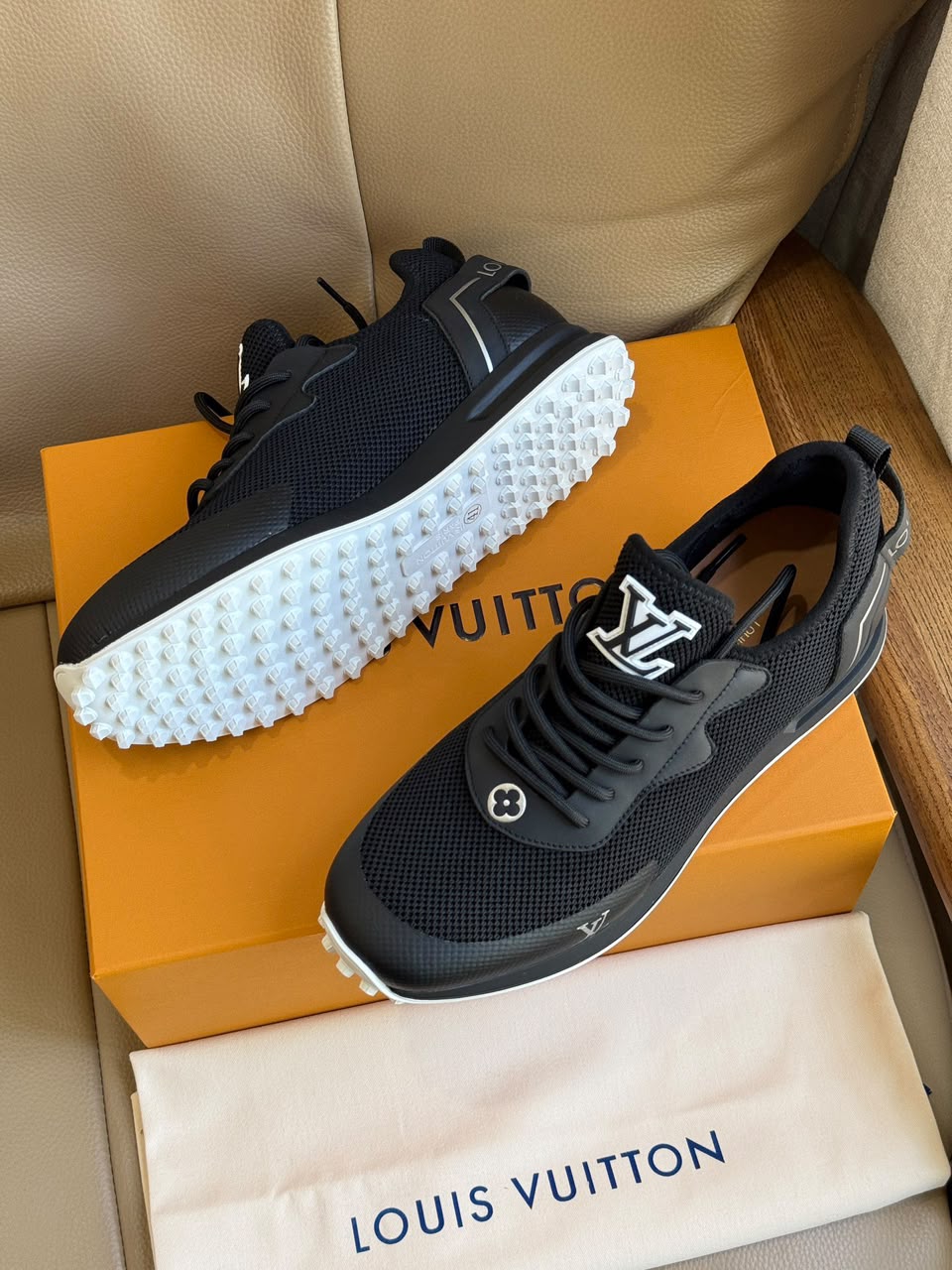 Louis Vuitton Drop 300 Black