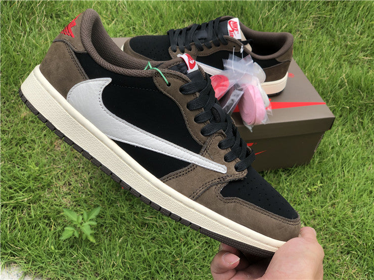 Jordan 1 Retro Low OG SP Travis Scott Dark Mocha CQ4277-001.