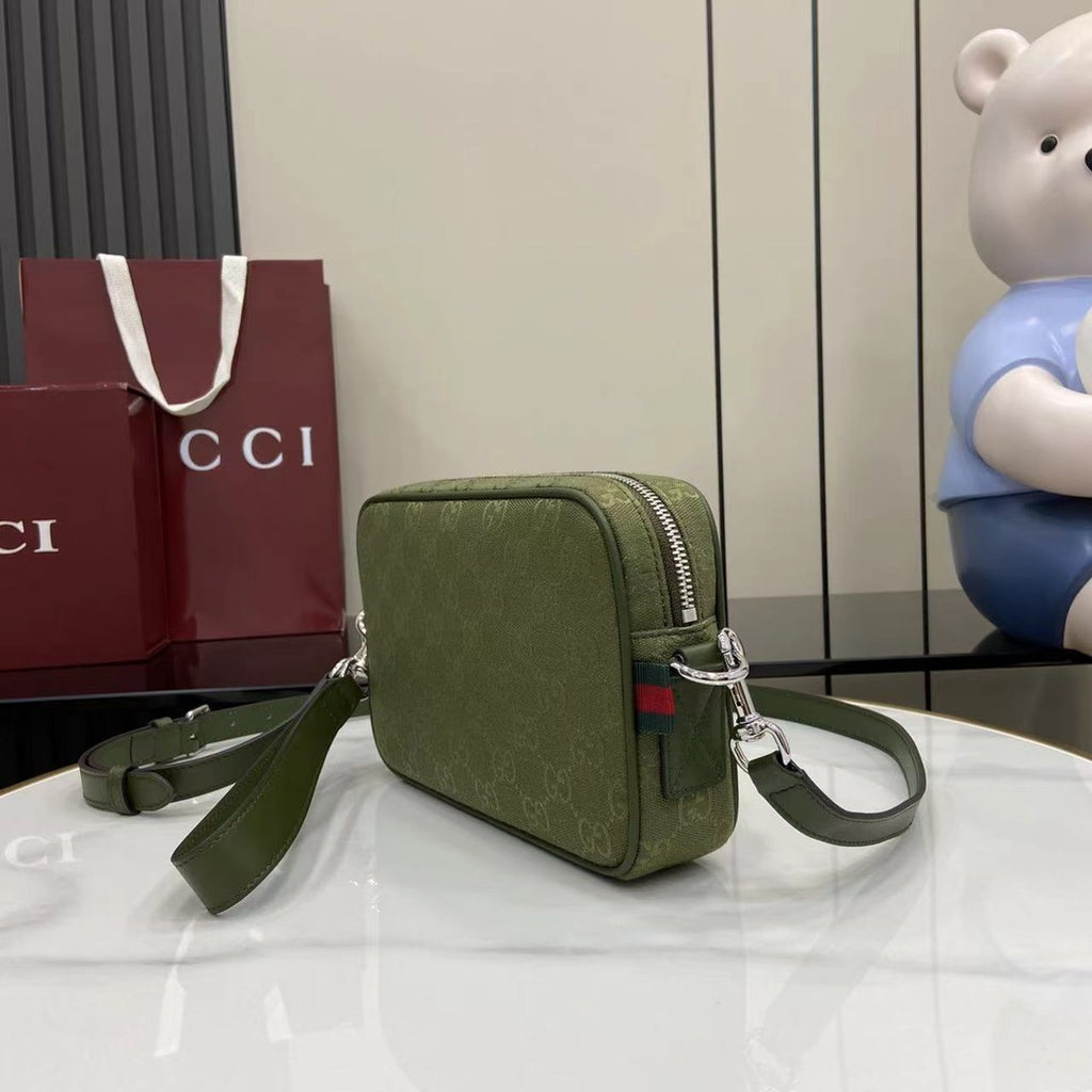 Gucci GG Supreme Small Camera Bag Green