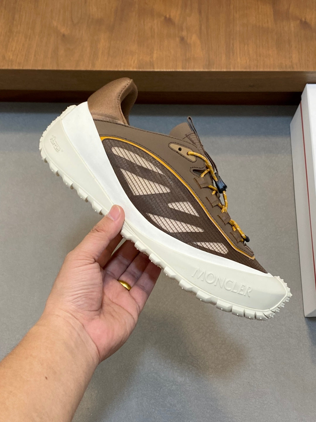 Tênis Moncler Trailgrip LP Marrom Taupe / Off White