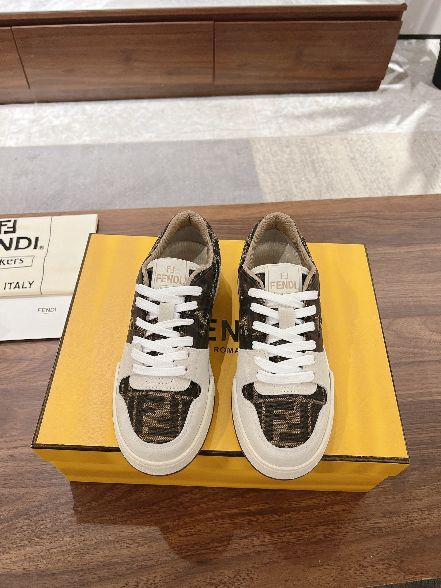 FENDI - Todos os produtos – Manfrim Store