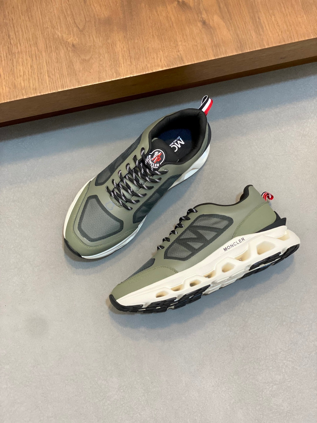 Tênis Moncler Leave No Trace Oliva
