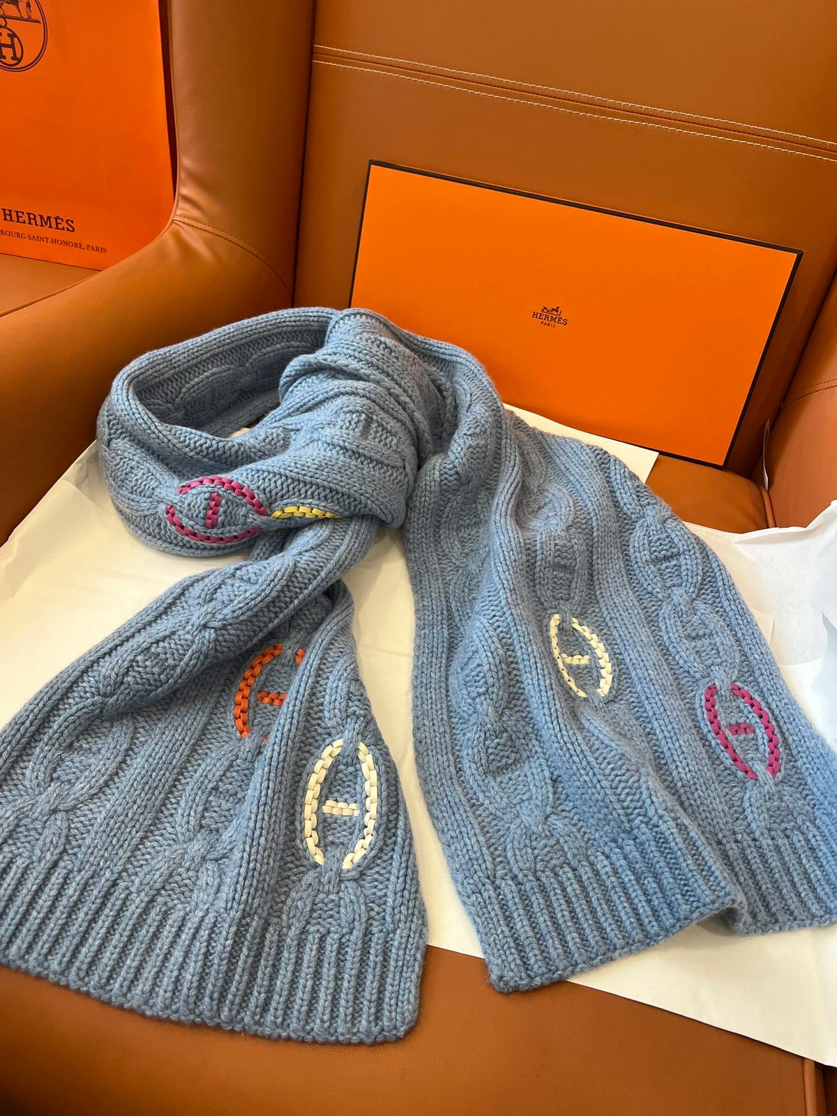 Cachecol Hermès Tri-Maillon Details Cuir Azul-Claro