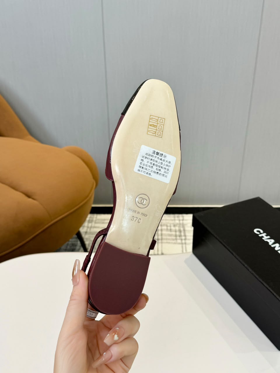 Sapatilha Chanel Slingback Flat Vinho com Bico Preto Envernizado