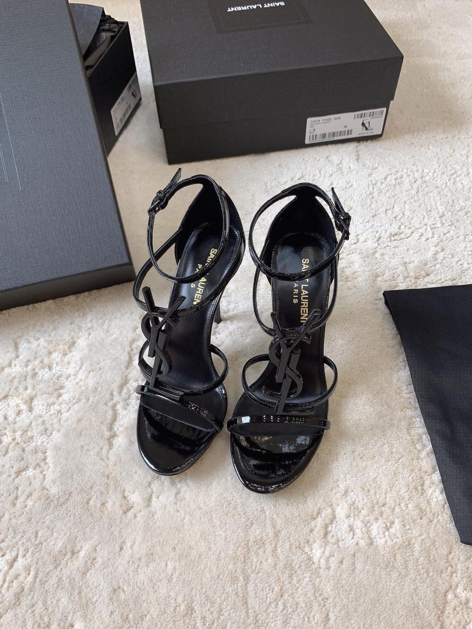 Saint Laurent Cassandra Sandal Couro Envernizado