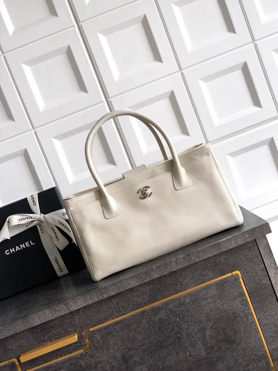 Bolsa Chanel Executive Cerf Tote White