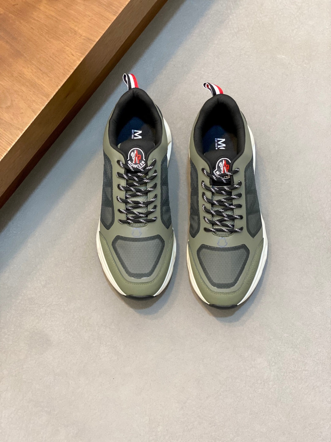 Tênis Moncler Leave No Trace Oliva