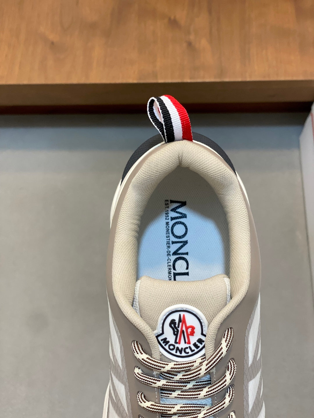 Tênis Moncler Leave No Trace Beje / Off White